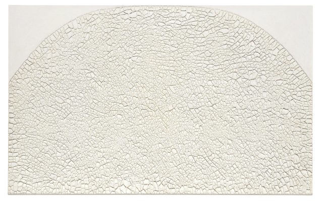 Alberto Burri, “Grande bianco Cretto”, 1974 Acrylic znd PVA on Celotex, 126 x 201 cm, private collection, © Fondazione Palazzo Albizzini Collezione Burri, Città di Castello / VG Bild-Kunst, Bonn 2016 Photo: © Kunstsammlung NRW 
