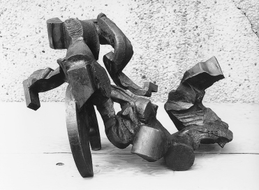 Tim Scott, "Feminine for Structure I", 1986, steel, H.41cm. © Tim Scott, photo courtesy Galerie von Wentzel, ColognePotsdam